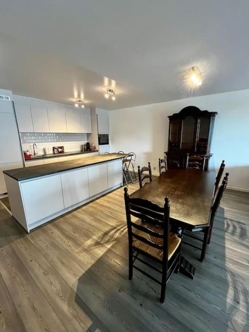 Apartment Big With Parking In