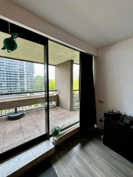 Big With Parking In Apartment *