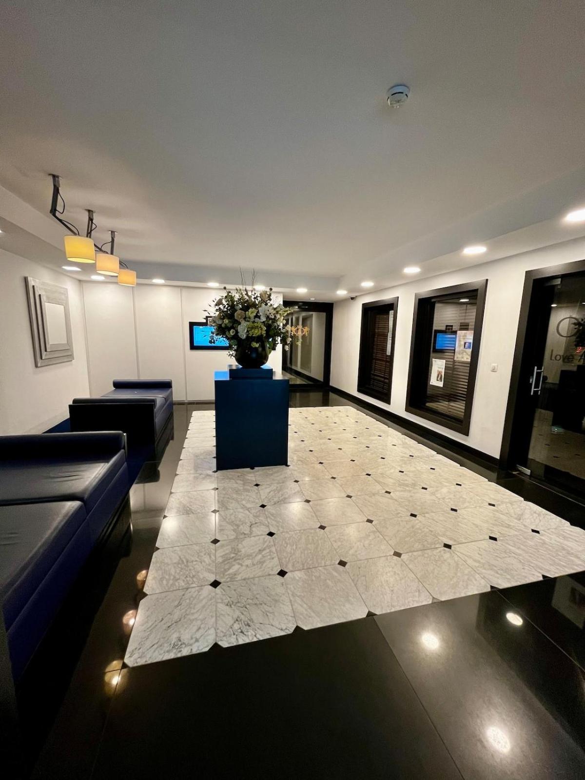 Apartment Big With Parking In