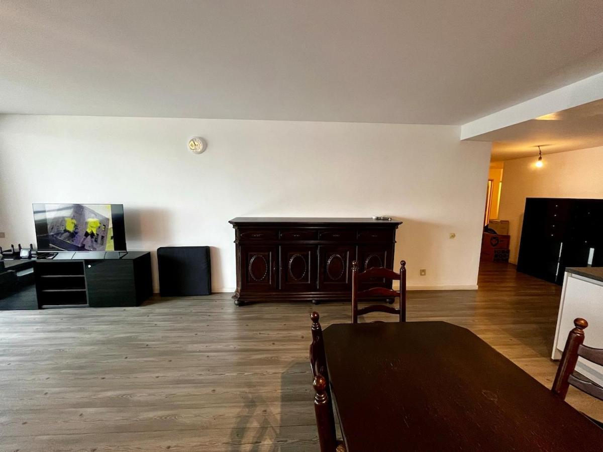 Big With Parking In Apartment *