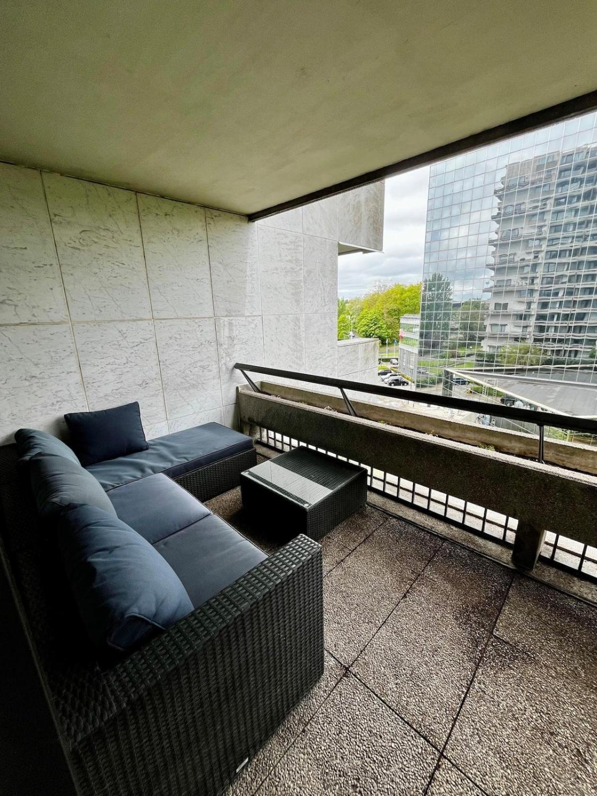 Big With Parking In Appartement *